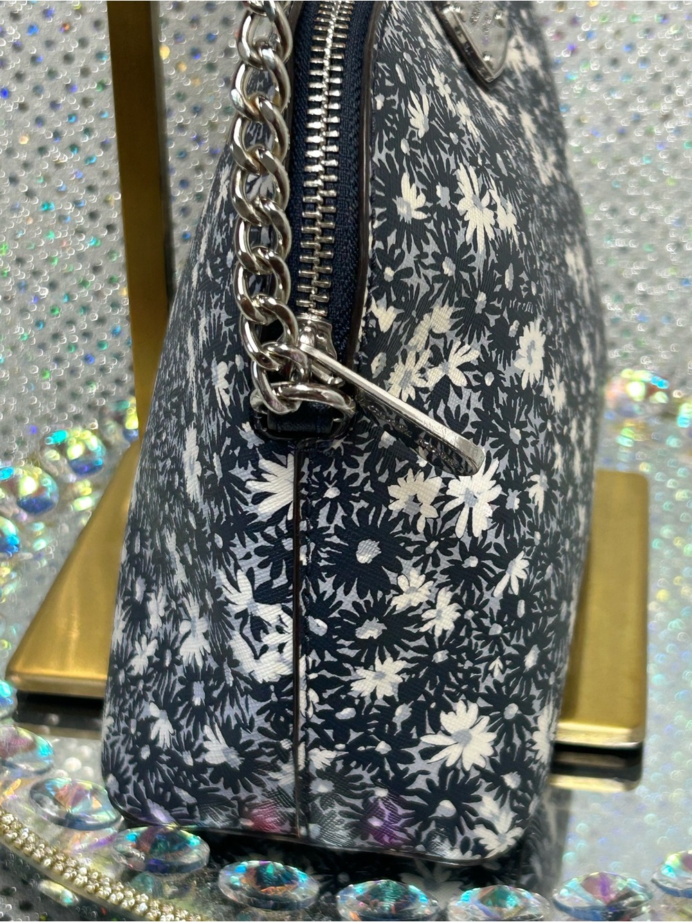 Michael Kors Black & White Floral Crossbody Bag Approx. 10 x 7 x 4 - Picture 4 of 17